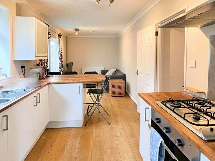 4 Bedroom Semi-Detached House To Rent In Walpole Road, Winchester, SO22