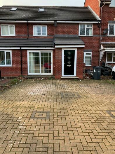 6 Bedroom Semi-Detached House To Rent In Hawthorn Close, Birmingham B9