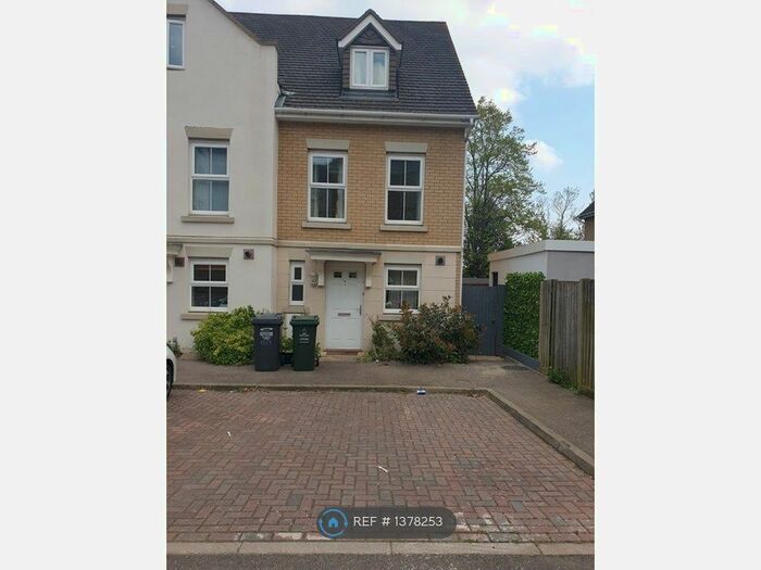 3 Bedroom End Of Terrace House To Rent In Critchley Avenue, Dartford, DA1