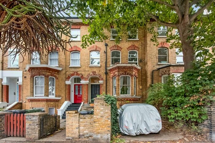 3 Bedroom Apartment To Rent In Dulwich Road, Herne Hill, London, SE24