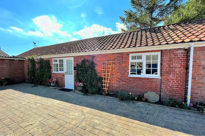 2 Bedroom Cottage To Rent In Coach House, Church Farm, Corton, NR32