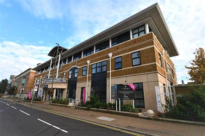 1 Bedroom Flat To Rent In London Road, Staines-Upon-Thames, TW18