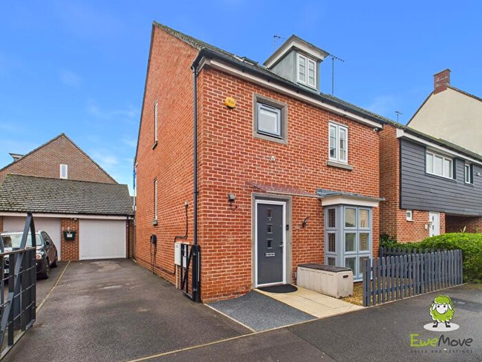 4 Bedroom Detached House For Sale In Penton Way, Basingstoke, Hampshire, RG24