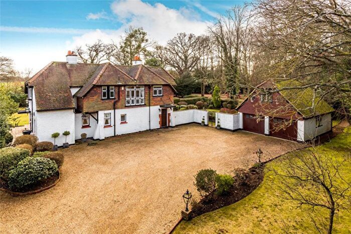 4 Bedroom Detached House To Rent In Woking, Surrey, GU22