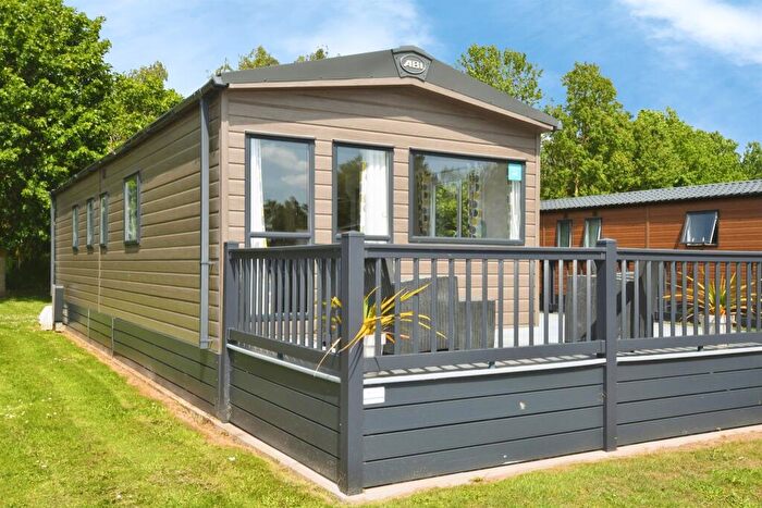 3 Bedroom Park Home For Sale In Apple Tree Holiday Park Lineside, Hubberts Bridge, Boston, PE20