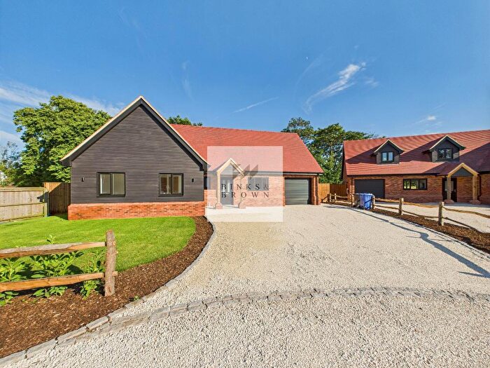 3 Bedroom Detached House For Sale In Dry Street, Langdon Hills, Essex, SS16