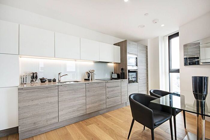 2 Bedroom Flat To Rent In Kingsland High Street, Dalston, London, E8