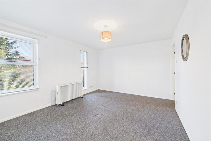 Flat To Rent In Shinners Close, Norwood Junction, SE25