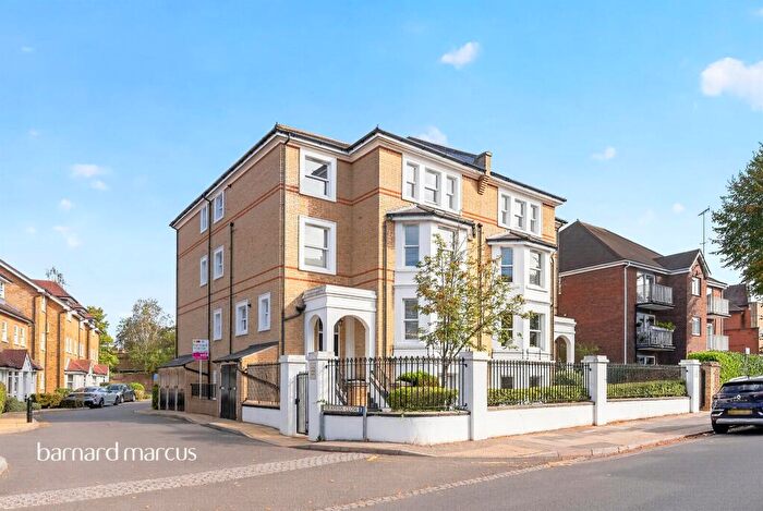2 Bedroom Apartment For Sale In Ravens Close, Surbiton, KT6