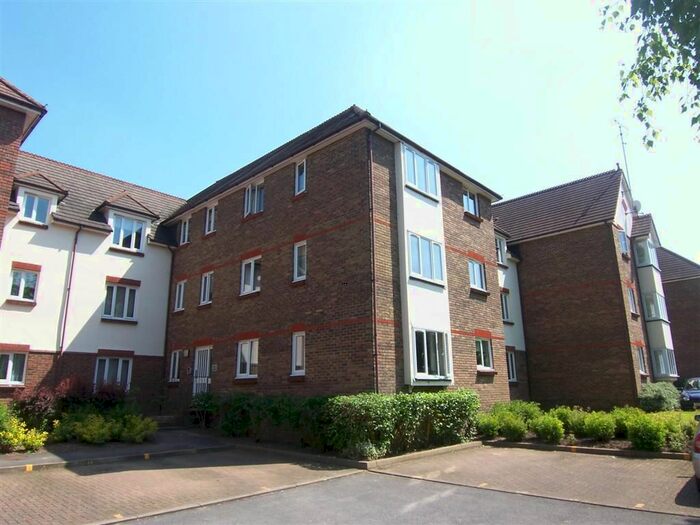 2 Bedroom Flat To Rent In Elm Park Road, Pinner, HA5