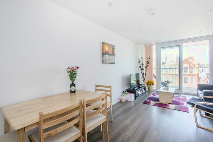 1 Bedroom Flat To Rent In Broomhill Road, London, SW18