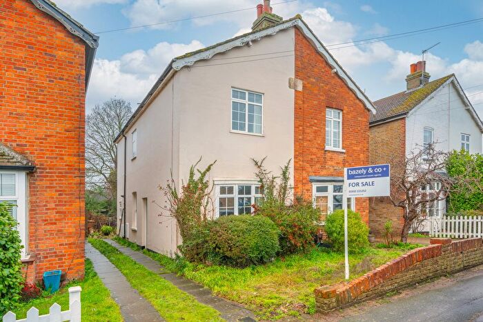 3 Bedroom Semi Detached House For Sale In Watersplash Road, Shepperton, TW17