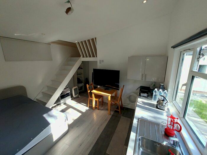 1 Bedroom Flat To Rent In Foscote Road, London, NW4