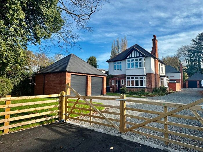 5 Bedroom Character Property For Sale In Ashby Road, Hinckley, LE10