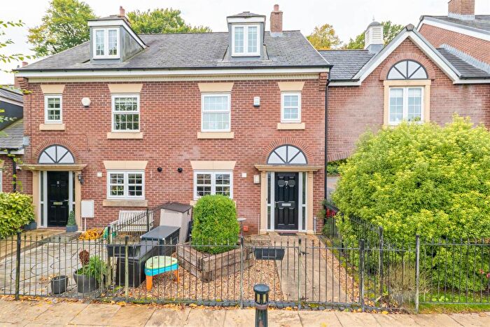 3 Bedroom Town House To Rent In Farington Court, Farington, Leyland, PR25