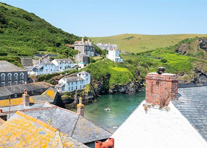 3 Bedroom Flat For Sale In Fore Street, Port Isaac, PL29