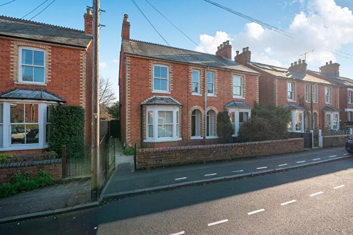 3 Bedroom Semi Detached House For Sale In Gloucester Road, Newbury, RG14