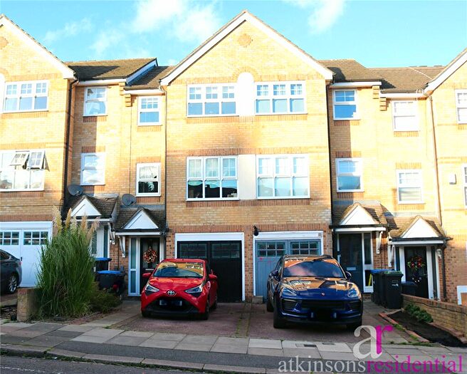 3 Bedroom Terraced House For Sale In Vicars Moor Lane, London, N21