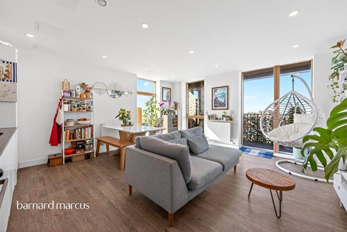 2 Bedroom Flat For Sale In Stafford Road, Wallington, SM6