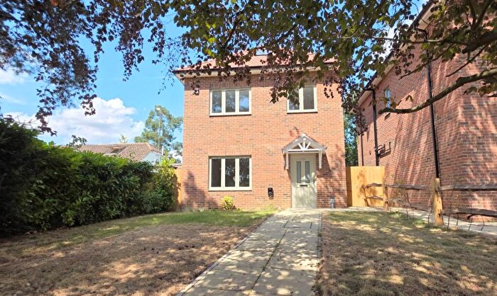 4 Bedroom Detached House For Sale In Weatherhill Road, Smallfield, Surrey, RH6