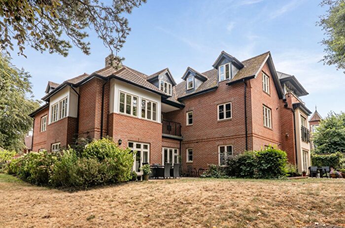 3 Bedroom Flat For Sale In Milesdown Place, Winchester, Hampshire, SO23