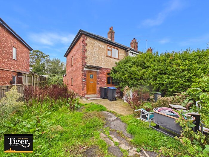 3 Bedroom Semi-Detached House For Sale In Warley Road, Blackpool, FY2