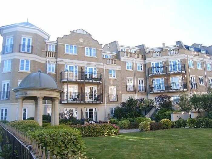2 Bedroom Apartment To Rent In Regents Riverside, De Montfort Road, Reading, RG1