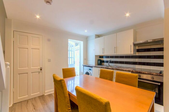 3 Bedroom Cottage To Rent In Cockfosters Road, Cockfosters, Barnet, EN4