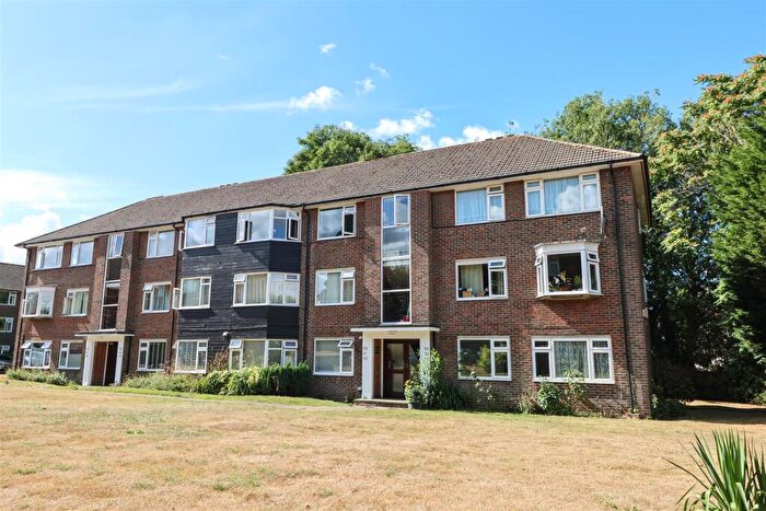 2 Bedroom Flat For Sale In Hurst Court, Horsham, RH12