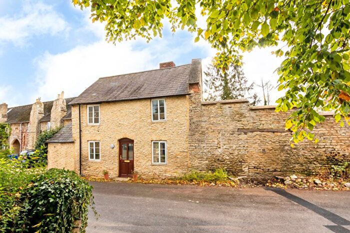 2 Bedroom Cottage For Sale In Middle Street, Islip, OX5