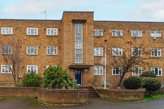 4 Bedroom Flat To Rent In Jebb Avenue, Brixton Hill, London, SW2
