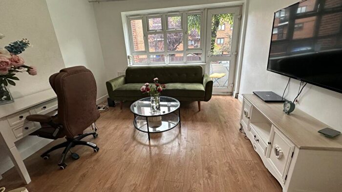 3 Bedroom Apartment To Rent In Browning House, Stoke Newington, N16