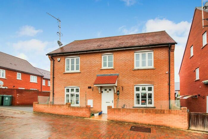 4 Bedroom Property To Rent In Beeston Lane, Aylesbury, HP19