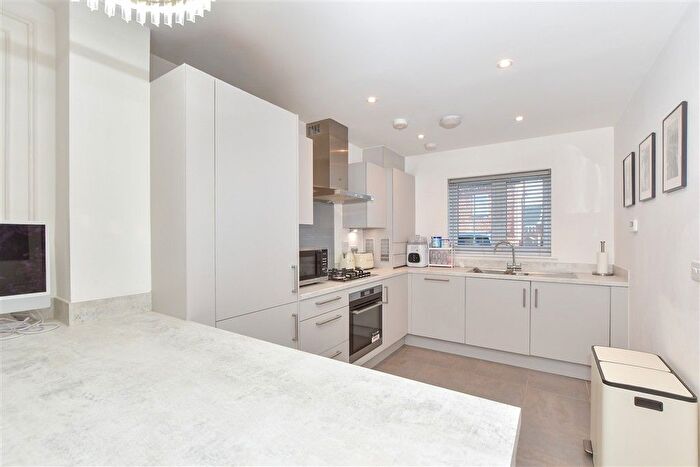 3 Bedroom Semi-Detached House For Sale In Beech Gardens, Headcorn, Kent, TN27