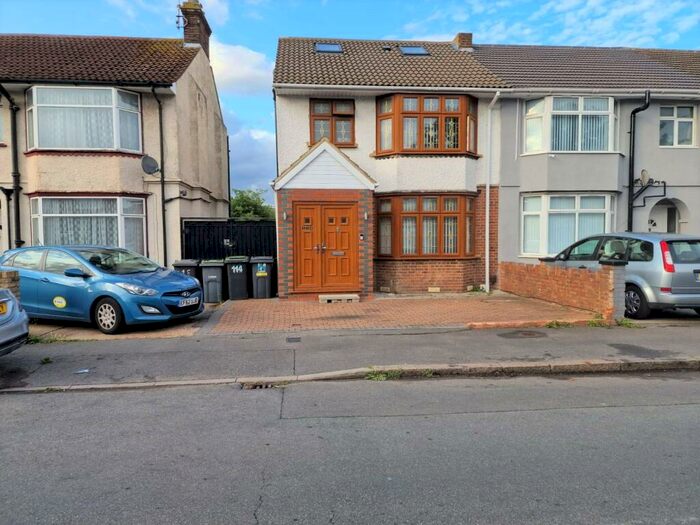 1 Bedroom Flat To Rent In Alder Crescent, LU3