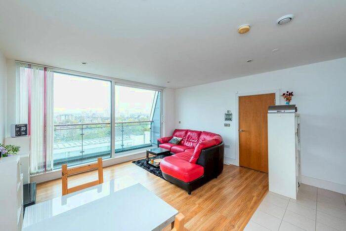 2 Bedroom Flat To Rent In Cornell Square, Nine Elms, London, SW8