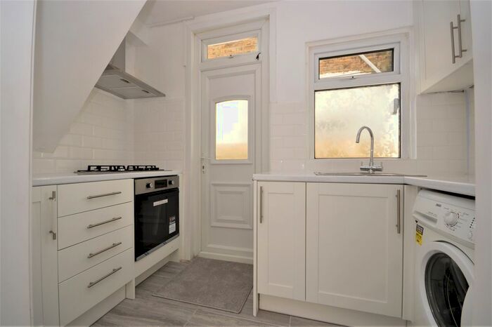 2 Bedroom Flat To Rent In Fernthorpe Road, London, SW16