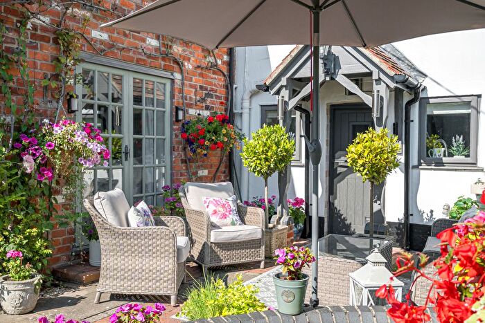 3 Bedroom Semi-Detached House For Sale In Clay Lane, Beenham, Reading, Reading, Berkshire, RG7