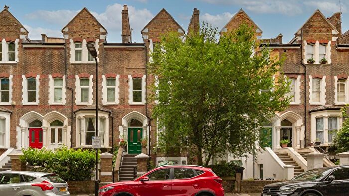 1 Bedroom Flat For Sale In C Colvestone Crescent, Hackney, London, E8