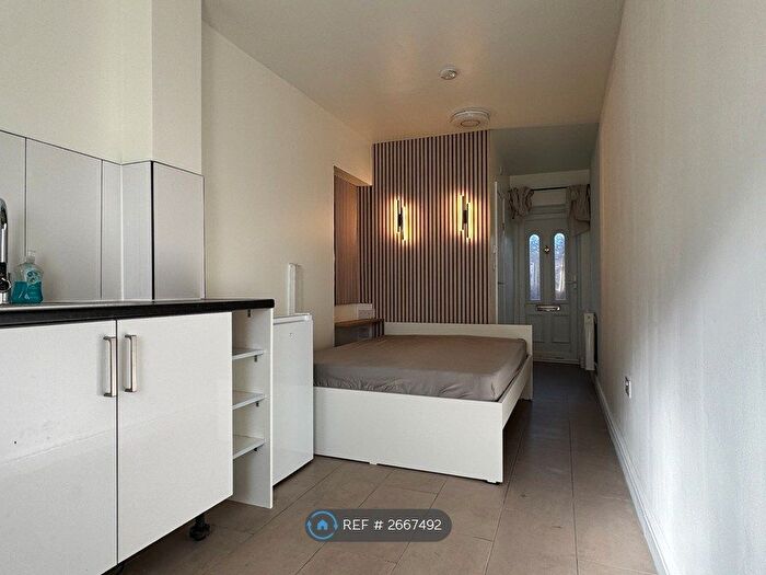 Studio To Rent In Perryman Way, Slough, SL2