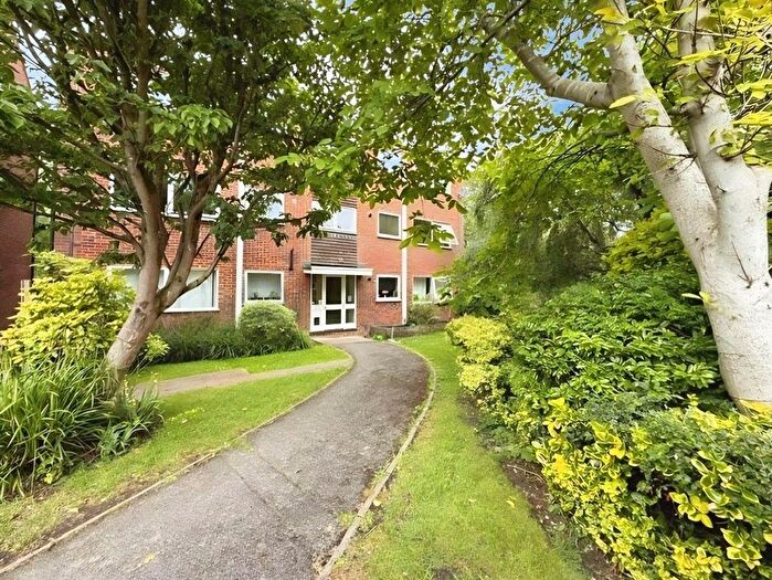 2 Bedroom Flat For Sale In Henley Drive, Frimley Green, Camberley, Surrey, GU16