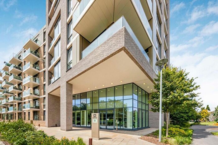 2 Bedroom Flat To Rent In Queenshurst Square, Kingston Upon Thames, Surrey, KT2