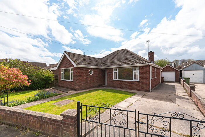 3 Bedroom Detached Bungalow For Sale In Anderby Drive, Grimsby, DN37