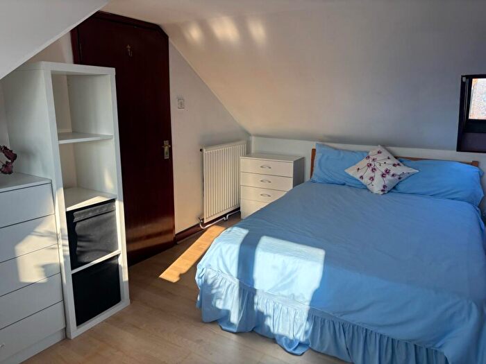 Flat To Rent In Boreham Road London, N22