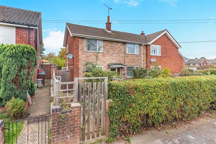 3 Bedroom Semi Detached House For Sale In Bretch Hill, Banbury, OX16