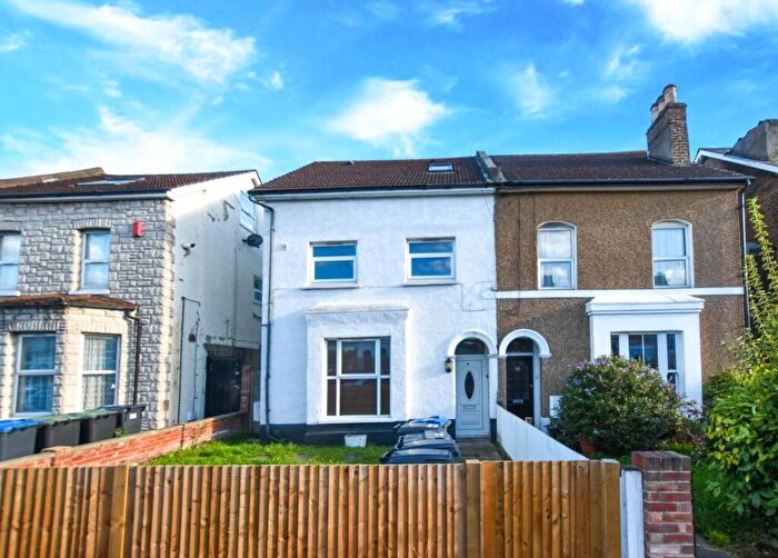 1 Bedroom Apartment To Rent In Holmesdale Road, London, SE25