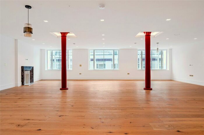 3 Bedroom Flat To Rent In Cowcross Street, London, EC1M