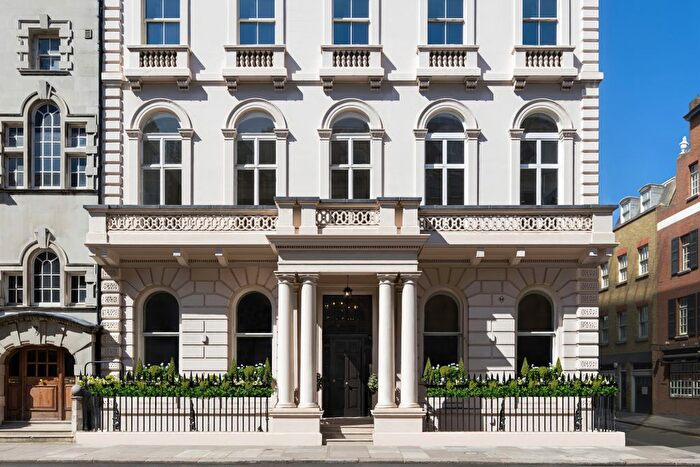 3 Bedroom Flat For Sale In Charles Street, Mayfair, London, W1J