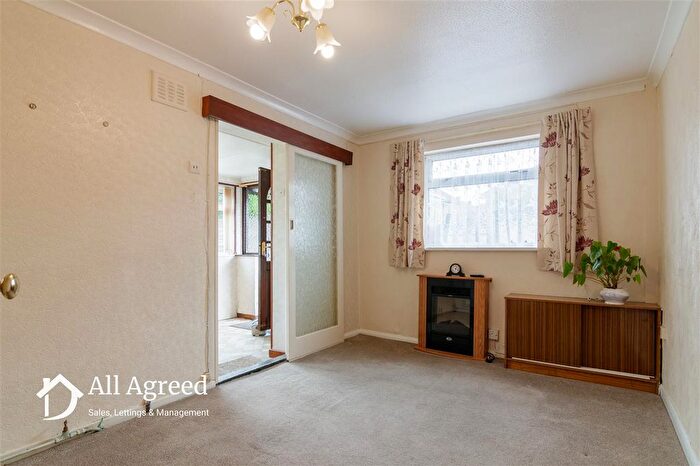 3 Bedroom Bungalow For Sale In Peak Avenue, Riddings, DE55