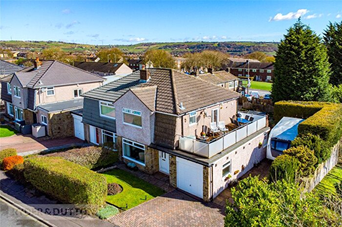 3 Bedroom Semi Detached House For Sale In Heathmoor Mount, Halifax, West Yorkshire, HX2